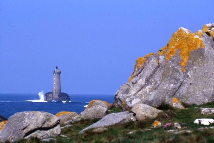 Le Chemin des Phares tra l'Oceano e il cielo di Bretagna - Dopo i vertiginosi Fiordi norvegesi, Franco Voglino e Annalisa Porporato ci accompagnano tra i silenzi antichi della Bretagna, lungo il 