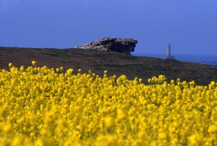 Le Chemin des Phares tra l'Oceano e il cielo di Bretagna - Dopo i vertiginosi Fiordi norvegesi, Franco Voglino e Annalisa Porporato ci accompagnano tra i silenzi antichi della Bretagna, lungo il 