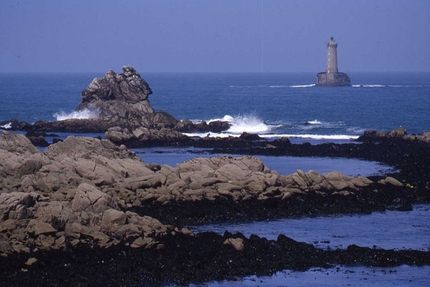 Le Chemin des Phares tra l'Oceano e il cielo di Bretagna - Dopo i vertiginosi Fiordi norvegesi, Franco Voglino e Annalisa Porporato ci accompagnano tra i silenzi antichi della Bretagna, lungo il 