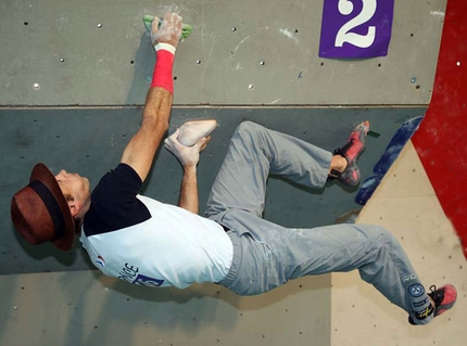 World Cup Boulder 2007, a Fiera di Primiero vincono Sharafutdinov e Gros - Il 23/06 a Fiera di Primiero (Tn) il russo Dmitry Sharafutdinov e la slovena Natalija Gros si sono aggiudicati la sesta tappa della IFSC World Cup Boulder. Gabriele Moroni centra il 2° posto.