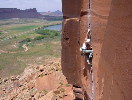 Martina Cufar: rock climbing in Yosemite, Indian Creek and more - From 15 April to 15 June Martina Cufar travelled to the U.S.A. for her first taste of Indian Creek, Yosemite, Tuolome Meadows and the Needles...