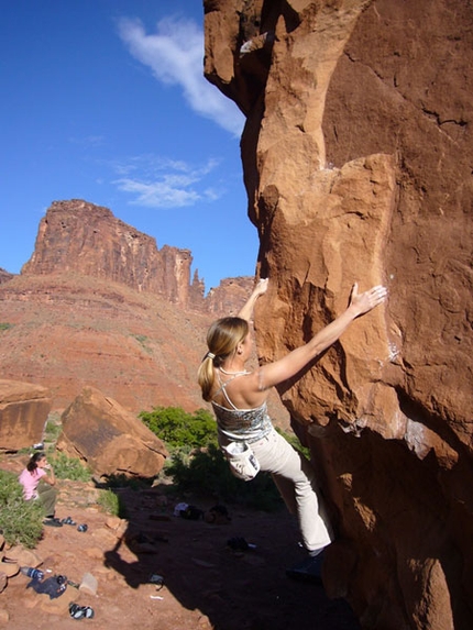 Martina Cufar: rock climbing in Yosemite, Indian Creek and more - From 15 April to 15 June Martina Cufar travelled to the U.S.A. for her first taste of Indian Creek, Yosemite, Tuolome Meadows and the Needles...