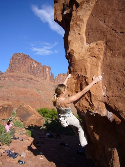 Martina Cufar: rock climbing in Yosemite, Indian Creek and more - From 15 April to 15 June Martina Cufar travelled to the U.S.A. for her first taste of Indian Creek, Yosemite, Tuolome Meadows and the Needles...