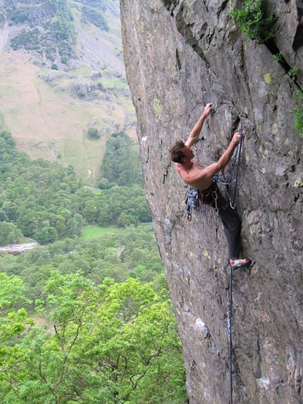 Lake District UK: arrampicata trad a cura di Erik Svab - Erik Švab, Igor Îerjal, Stefano Staffetta e Klemen Premrl visitano il Lake District e ripetono diverse vie con difficoltà fino all'E8 in stile onsight e lavorato veloce in compagnia del mitico Dave Birkett, uno degli arrampicatori più forti ed eclettici del Regno Unito.