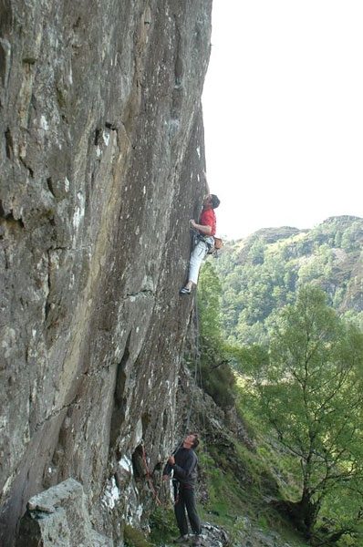 Lake District UK: arrampicata trad a cura di Erik Svab - Erik Švab, Igor Îerjal, Stefano Staffetta e Klemen Premrl visitano il Lake District e ripetono diverse vie con difficoltà fino all'E8 in stile onsight e lavorato veloce in compagnia del mitico Dave Birkett, uno degli arrampicatori più forti ed eclettici del Regno Unito.