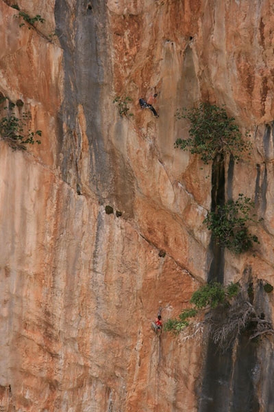 Hotel Supramonte fast repeat by Christian Bindhammer and Damaris Knorr - Christian Bindhammer and Damaris Knorr have repeated the multi-pitch Hotel Supramonte (8b) in the Gola di Gorroppu, Sardinia.