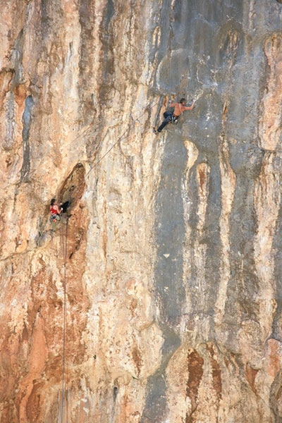 Hotel Supramonte fast repeat by Christian Bindhammer and Damaris Knorr - Christian Bindhammer and Damaris Knorr have repeated the multi-pitch Hotel Supramonte (8b) in the Gola di Gorroppu, Sardinia.