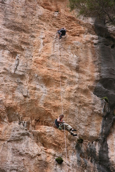 Hotel Supramonte fast repeat by Christian Bindhammer and Damaris Knorr - Christian Bindhammer and Damaris Knorr have repeated the multi-pitch Hotel Supramonte (8b) in the Gola di Gorroppu, Sardinia.