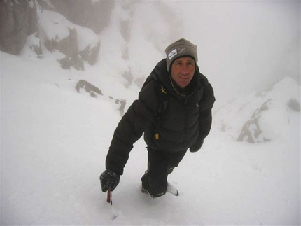 50 giorni per 106 vette delle Dolomiti - Il grande viaggio di Franco Nicolini e Mirco Mezzanotte su 106 cime delle Dolomiti oltre i 3000 metri: 50 giorni di sola montagna e scalata, spostandosi a piedi o in mountainbike.