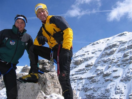 50 giorni per 106 vette delle Dolomiti - Il grande viaggio di Franco Nicolini e Mirco Mezzanotte su 106 cime delle Dolomiti oltre i 3000 metri: 50 giorni di sola montagna e scalata, spostandosi a piedi o in mountainbike.