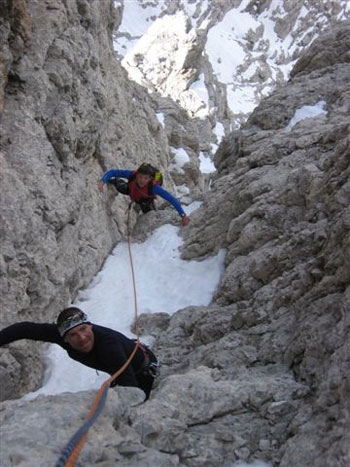 50 giorni per 106 vette delle Dolomiti - Il grande viaggio di Franco Nicolini e Mirco Mezzanotte su 106 cime delle Dolomiti oltre i 3000 metri: 50 giorni di sola montagna e scalata, spostandosi a piedi o in mountainbike.