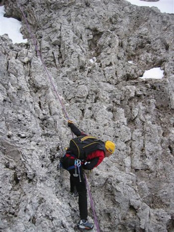 50 giorni per 106 vette delle Dolomiti - Il grande viaggio di Franco Nicolini e Mirco Mezzanotte su 106 cime delle Dolomiti oltre i 3000 metri: 50 giorni di sola montagna e scalata, spostandosi a piedi o in mountainbike.