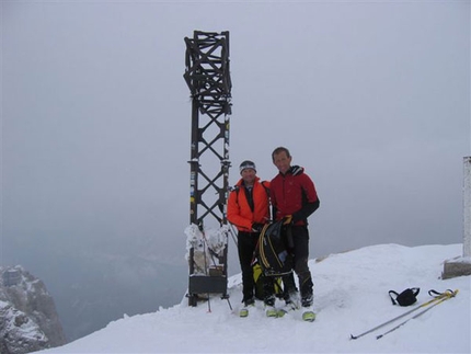 50 giorni per 106 vette delle Dolomiti - Il grande viaggio di Franco Nicolini e Mirco Mezzanotte su 106 cime delle Dolomiti oltre i 3000 metri: 50 giorni di sola montagna e scalata, spostandosi a piedi o in mountainbike.