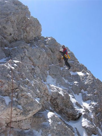 50 giorni per 106 vette delle Dolomiti - Il grande viaggio di Franco Nicolini e Mirco Mezzanotte su 106 cime delle Dolomiti oltre i 3000 metri: 50 giorni di sola montagna e scalata, spostandosi a piedi o in mountainbike.