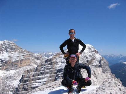 50 giorni per 106 vette delle Dolomiti - Il grande viaggio di Franco Nicolini e Mirco Mezzanotte su 106 cime delle Dolomiti oltre i 3000 metri: 50 giorni di sola montagna e scalata, spostandosi a piedi o in mountainbike.