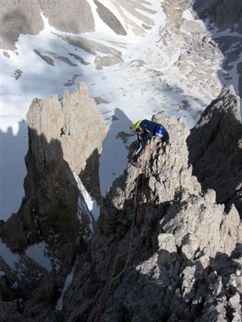 50 giorni per 106 vette delle Dolomiti - Il grande viaggio di Franco Nicolini e Mirco Mezzanotte su 106 cime delle Dolomiti oltre i 3000 metri: 50 giorni di sola montagna e scalata, spostandosi a piedi o in mountainbike.