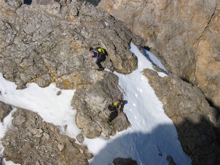 50 giorni per 106 vette delle Dolomiti - Il grande viaggio di Franco Nicolini e Mirco Mezzanotte su 106 cime delle Dolomiti oltre i 3000 metri: 50 giorni di sola montagna e scalata, spostandosi a piedi o in mountainbike.