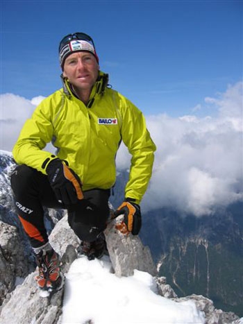 50 giorni per 106 vette delle Dolomiti - Il grande viaggio di Franco Nicolini e Mirco Mezzanotte su 106 cime delle Dolomiti oltre i 3000 metri: 50 giorni di sola montagna e scalata, spostandosi a piedi o in mountainbike.