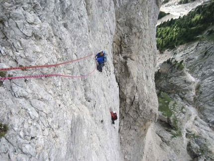 Nuova via sulla Pala della Ghiaccia, Dirupi del Larsec - Il 24/06 Stefano Michelazzi, Ivo Rabanser e Stefan Comploi hanno aperto la Fontana dell'Oblìo, via nuova sulla parete ovest della Pala della Ghiaccia (Dirupi del Larsec, Catinaccio, Dolomiti)