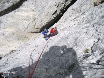 Nuova via sulla Pala della Ghiaccia, Dirupi del Larsec - Il 24/06 Stefano Michelazzi, Ivo Rabanser e Stefan Comploi hanno aperto la Fontana dell'Oblìo, via nuova sulla parete ovest della Pala della Ghiaccia (Dirupi del Larsec, Catinaccio, Dolomiti)