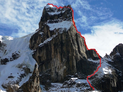 Puscantrupa Este Peru: new route by Kozjek and Kresal - On 6/07 the Slovenian mountaineers Pavle Kozjekande Gregor Kresal made the first ascent of Stonehenge (VII+/VI, 70/50° ice, 600m), up the East face of Puscantrupa Este (5410m), Cordillera Huayhuash, Peru.