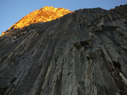 Puscantrupa Este Peru: new route by Kozjek and Kresal - On 6/07 the Slovenian mountaineers Pavle Kozjekande Gregor Kresal made the first ascent of Stonehenge (VII+/VI, 70/50° ice, 600m), up the East face of Puscantrupa Este (5410m), Cordillera Huayhuash, Peru.