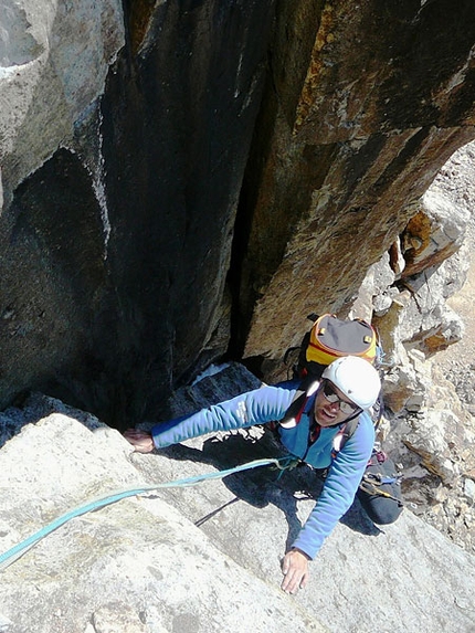 Puscantrupa Este: nuova via per Kozjek e Kresal - Il 6/07 gli alpinisti sloveni Pavle Kozjek e Gregor Kresal hanno aperto Stonehenge (VII+/VI, ghiaccio 70/50°), nuova via sull’inviolata parete Est del Puscantrupa Este (5410m), Cordillera Huayhuash, Perù.