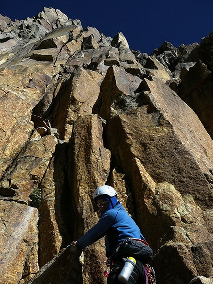 Puscantrupa Este: nuova via per Kozjek e Kresal - Il 6/07 gli alpinisti sloveni Pavle Kozjek e Gregor Kresal hanno aperto Stonehenge (VII+/VI, ghiaccio 70/50°), nuova via sull’inviolata parete Est del Puscantrupa Este (5410m), Cordillera Huayhuash, Perù.