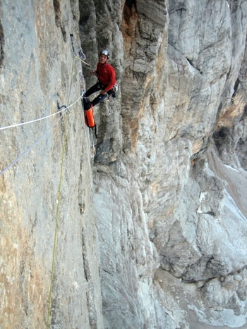 Nuvole Barocche alla Civetta: prima ripetizione per Baù e Beber - Il 15-16 luglio prima ripetizione per Alessandro Baù e Alessandro Beber di Nuvole Barocche (1240m, IX sup., A2) sulla parete nord ovest della Civetta (Dolomiti) aperta da Venturino De Bona e Piero Bez nel 1999.