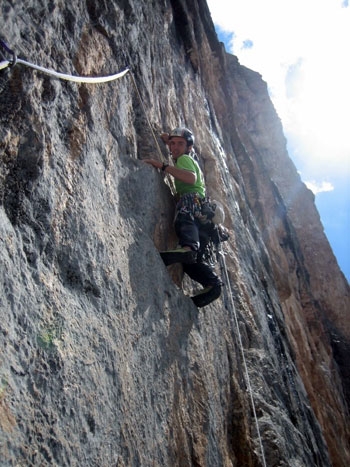 Nuvole Barocche alla Civetta: prima ripetizione per Baù e Beber - Il 15-16 luglio prima ripetizione per Alessandro Baù e Alessandro Beber di Nuvole Barocche (1240m, IX sup., A2) sulla parete nord ovest della Civetta (Dolomiti) aperta da Venturino De Bona e Piero Bez nel 1999.