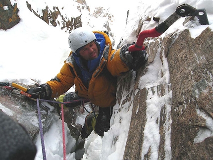 Svalbard Atomfjella new routes in Spitzbergen climbing expedition - In April 2007 a mixed Slovenian – Swiss - German team headed to the Atomfjella mountains in Spitzbergen, Norway where they made numerous mixed first ascents.