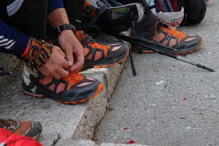 North Face Ultra Trail Tour du Mont Blanc a Marco Olmo - Il 25/08 il cuneese Marco Olmo ha vinto la quinta edizione della grande corsa attorno al Monte Bianco, da Chamonix a Chamonix passando per Courmayeur, superando il tedesco Jens Lukas e il francese Nicolas Mermoud. In gara femminile vittoria della statunitense Nikki Kimball. Report di Lorenzo Scandroglio