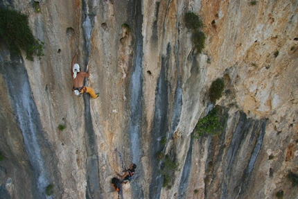 Bubu Bole repeats Mezzogiorno di fuoco in Sardinia - On 23/08 Mauro Bubu Bole carried out the first repeat of 'Mezzogiorno di fuoco' (8b max, 7c obligatory, expo) on Punta Giradili, Sardinia.