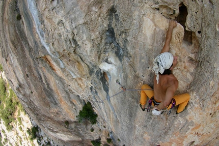 Bubu Bole repeats Mezzogiorno di fuoco in Sardinia - On 23/08 Mauro Bubu Bole carried out the first repeat of 'Mezzogiorno di fuoco' (8b max, 7c obligatory, expo) on Punta Giradili, Sardinia.