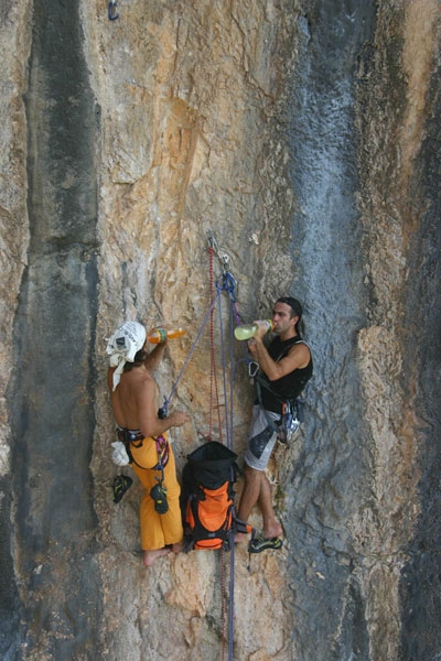 Arrampicata: Bubu Bole ripete Mezzogiorno di fuoco in Sardegna - Il 23/08 Mauro Bubu Bole ha realizzato la prima ripetizione in libera di 'Mezzogiorno di fuoco' (8b max, 7c obbl. expo) alla P.ta Giradili, Sardegna.