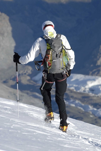 17 ore e 40’ per tutte le cime del M.te Rosa piÃ¹ il Cervino - Il 7/09 la guida alpina di Champoluc Simone Origine in 17 ore e 40’ ha salito tutte le 20 vette del Monte Rosa più il Cervino.