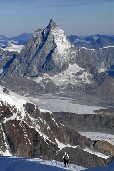 17 ore e 40’ per tutte le cime del M.te Rosa piÃ¹ il Cervino - Il 7/09 la guida alpina di Champoluc Simone Origine in 17 ore e 40’ ha salito tutte le 20 vette del Monte Rosa più il Cervino.