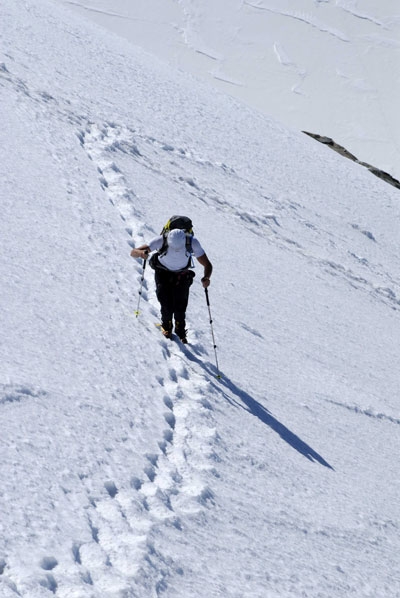 17 ore e 40’ per tutte le cime del M.te Rosa piÃ¹ il Cervino - Il 7/09 la guida alpina di Champoluc Simone Origine in 17 ore e 40’ ha salito tutte le 20 vette del Monte Rosa più il Cervino.