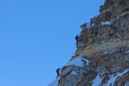 17 ore e 40’ per tutte le cime del M.te Rosa piÃ¹ il Cervino - Il 7/09 la guida alpina di Champoluc Simone Origine in 17 ore e 40’ ha salito tutte le 20 vette del Monte Rosa più il Cervino.