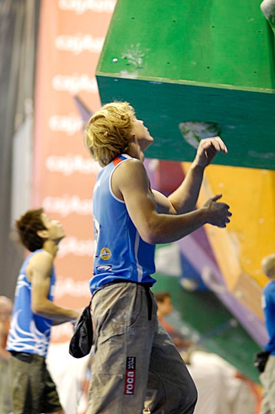 IX Climbing World Championship Aviles: Qualificazioni Boulder Maschile - 20/09 nel mondiale di Aviles (Spagna) le qualificazioni maschili del Boulder hanno visto il passaggio del turno di 20 atleti. Gli azzurri Christian Core (2°) e Lucas Preti (9°) volano in semifinale. La classifica provvisoria vede al comando Daniel Dulac (Fra) e Sang-Won Son (Kor).