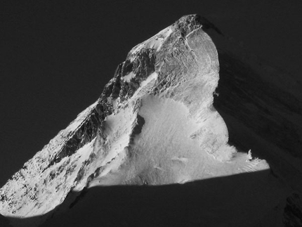 Alpinismo: Vetta del Kahn-Tengri (7010m) per Luca Vuerich - Il 6/08 Luca Vuerich ha salito il Kahn-Tengri (7010m) nel Tien Shan (Kirghistan). Della sedizione faceva parte anche l’alpinista sloveno Andrej Magajne.