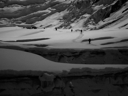 Alpinismo: Vetta del Kahn-Tengri (7010m) per Luca Vuerich - Il 6/08 Luca Vuerich ha salito il Kahn-Tengri (7010m) nel Tien Shan (Kirghistan). Della sedizione faceva parte anche l’alpinista sloveno Andrej Magajne.