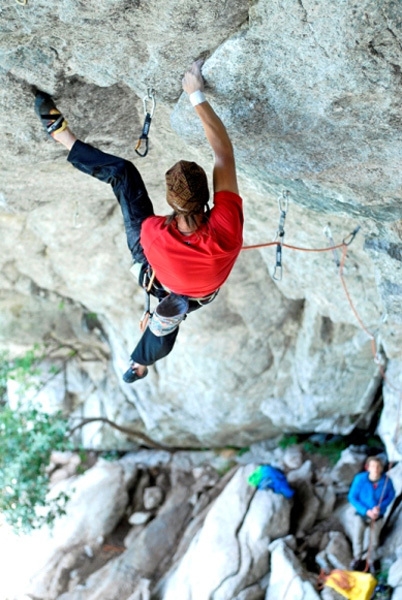 Simone Pedeferri - Simone Pedeferri climbing at the Grotta del Ferro in Val di Mello, Italy