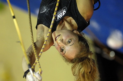 IX Climbing World Championship Aviles: ad Eiter e Puigblanque il titolo Lead - Il 22/09 ad Avilés, Angela Eiter (Aut) e Ramón Julian Puigblanque vincono il titolo iridato di arrampicata Lead davanti rispettivamente a Muriel Sarkany (Bel) e Patxi Usobiaga (Esp). Flavio Crespi, unico italiano in finale, è 5°.