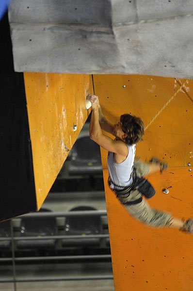 IX Climbing World Championship Aviles: ad Eiter e Puigblanque il titolo Lead - Il 22/09 ad Avilés, Angela Eiter (Aut) e Ramón Julian Puigblanque vincono il titolo iridato di arrampicata Lead davanti rispettivamente a Muriel Sarkany (Bel) e Patxi Usobiaga (Esp). Flavio Crespi, unico italiano in finale, è 5°.