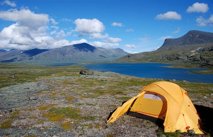 Kungsleden, il trekking dei grandi orizzonti - Annalisa Porporato e Franco Voglino presentano, per immagini e parole, il Sentiero del Re ovvero un viaggio – trekking di 150 km tra i paesaggi, solitari e poetici, della Lapponia svedese.