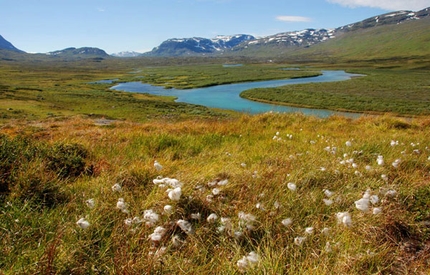 Kungsleden, il trekking dei grandi orizzonti - Annalisa Porporato e Franco Voglino presentano, per immagini e parole, il Sentiero del Re ovvero un viaggio – trekking di 150 km tra i paesaggi, solitari e poetici, della Lapponia svedese.