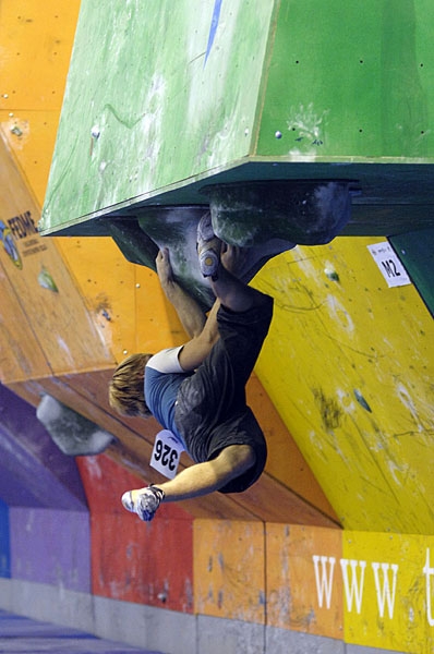 IX Climbing World Championship Aviles: i finalisti del Boulder - 23/09 ad Aviles la semifinale boulder, comandata da Dulac (Fra) e Noguchi (Jpn) ha visto parecchie esclusioni eccellenti. Nessun italiano ha passato il turno, ma è in arrivo una gran risultato per ora solo ufficioso.