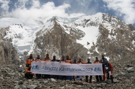 Alpinismo: nuova via sull’ Igor Brakk (Pakistan) - In luglio Agostino Cittadini, Maurizio Felici, Alessandro Palmerini e Toni Caporale hanno aperto Inshallah  (VII, A0, ghiaccio 70°) sull’ Igor Brakk (5010m), Nangmah Valley, Pakistan.