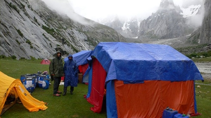 Alpinismo: nuova via sull’ Igor Brakk (Pakistan) - In luglio Agostino Cittadini, Maurizio Felici, Alessandro Palmerini e Toni Caporale hanno aperto Inshallah  (VII, A0, ghiaccio 70°) sull’ Igor Brakk (5010m), Nangmah Valley, Pakistan.